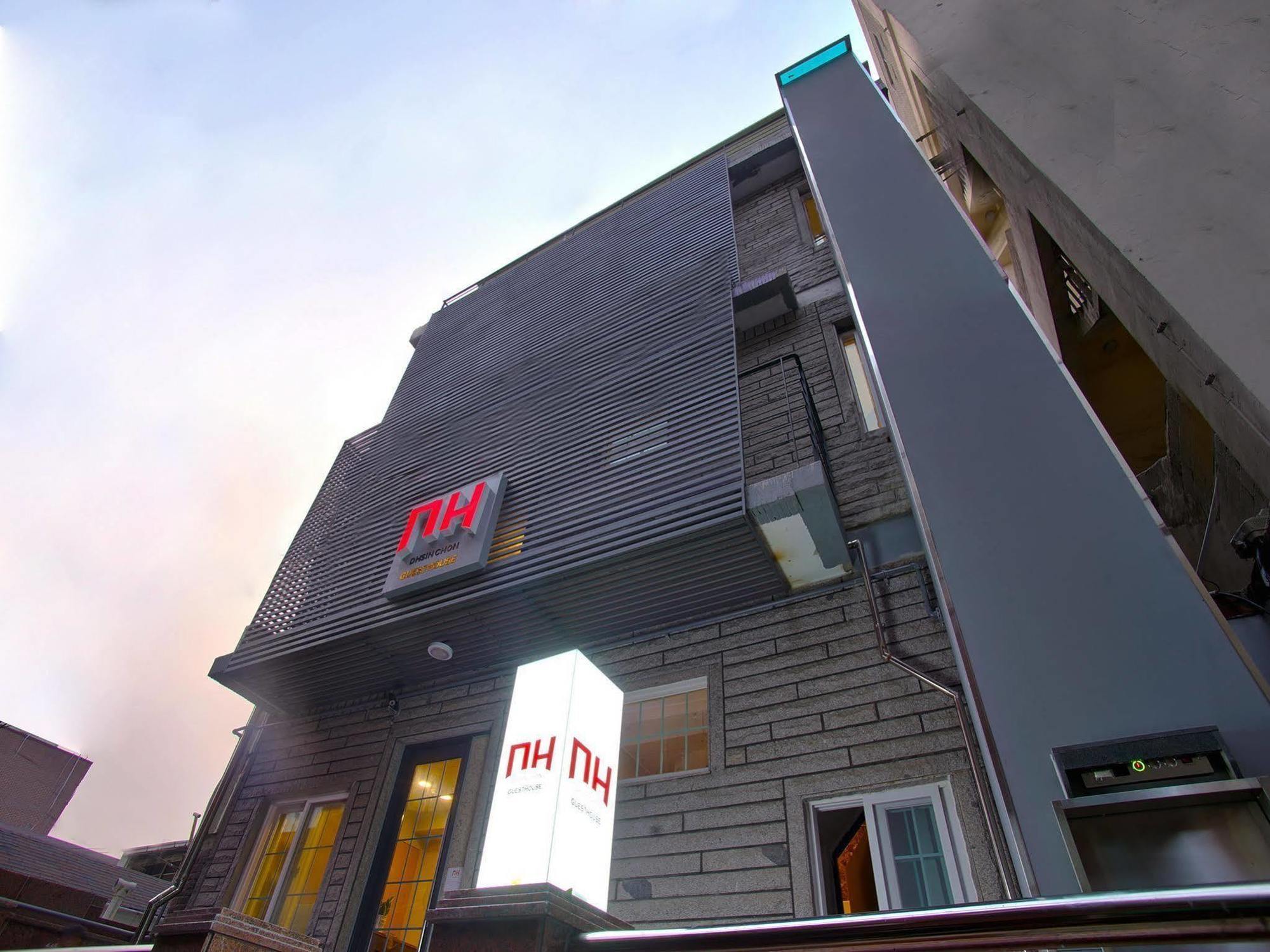 D.H Sinchon Guesthouse Seoul Exteriör bild